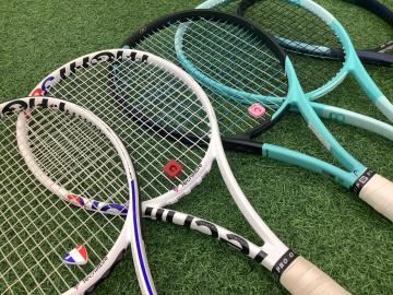 「スポーツ用品のテニス 」