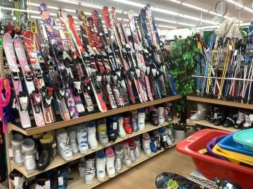 「スポーツ用品のウィンタースポーツ 」