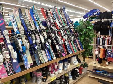 「スポーツ用品のウィンタースポーツ 」