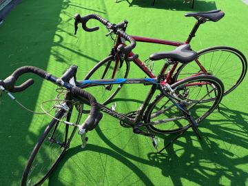 「スポーツ用品の自転車 」