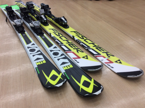 スポーツ用品のスキー