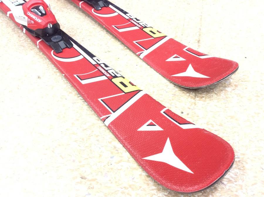シーズンスポーツのスキー用品