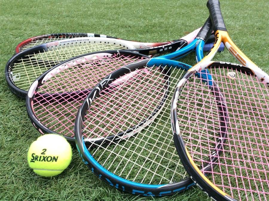 スポーツ用品のテニス