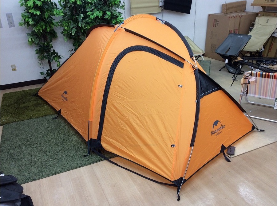 キャンプ用品のテント