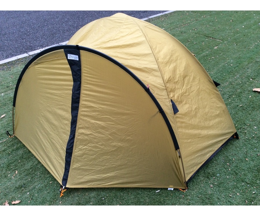 キャンプ用品のテント　タープ