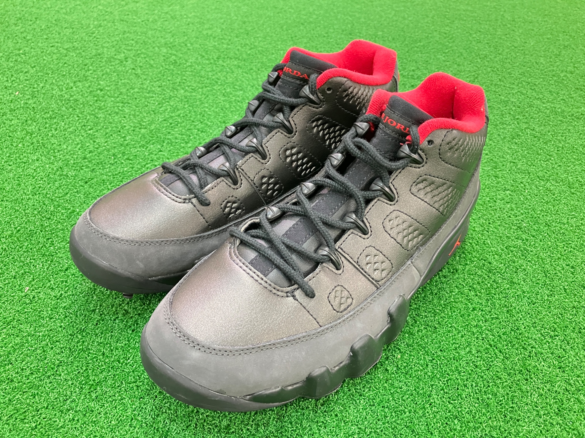 ゴルフ場でもスニーカー感覚！】名作を足元に。NIKE AIR JORDAN 9 G