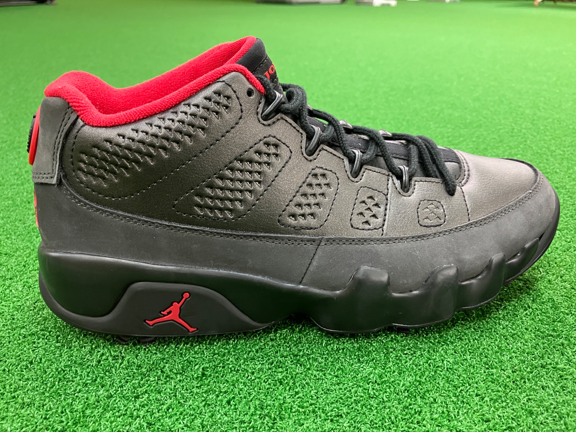 ゴルフ場でもスニーカー感覚！】名作を足元に。NIKE AIR JORDAN 9 G