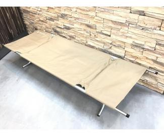 「アウトドア用品のコット 」