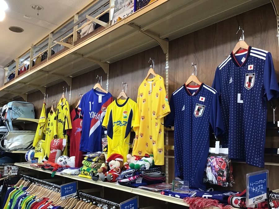 サッカーユニフォーム特集！！日本代表からJリーグ・海外リーグまで当店在庫ユニフォームご紹介！！