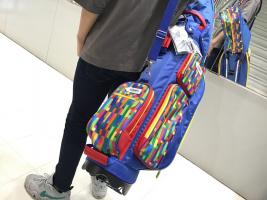クーピーペンシルをもってゴルフ場へ!!キャディーバックの異業種コラボ