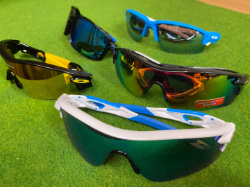 「スポーツ用品のサングラス 」