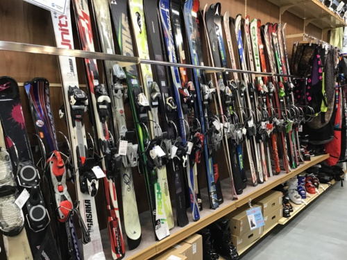スマホで購入可能！】近日入荷致しましたスキーブーツ、スキー板6点の