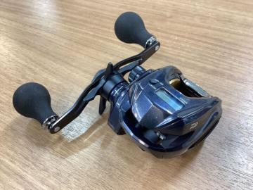「アウトドア用品の釣り具 」