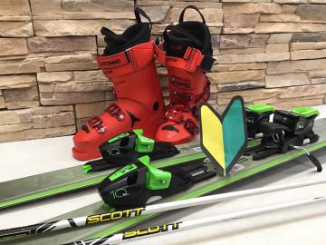 「スポーツ用品のスキー板 」