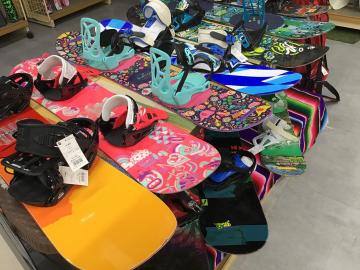 「スポーツ用品のスノーボード　スノボ 」