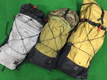 「バックパックの登山 」