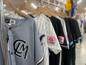 ロッテはじめ野球用品の買取ならスポーツ幕張！ぜひお持ち込みください♪