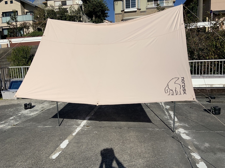 アウトドア用品のテント