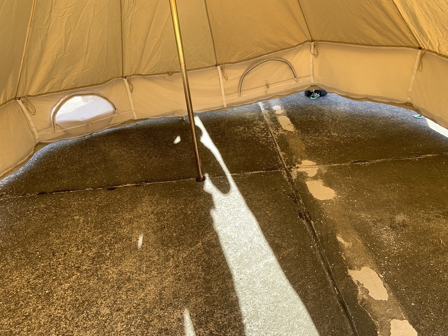 ベル型テントのワンポールテント