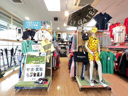 コースで1番目立つ！？MARK&LONA 黄金のキャディバッグが入荷