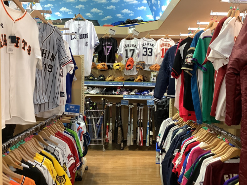 ライオンズだけじゃない！岩槻店の野球ユニフォームをご紹介