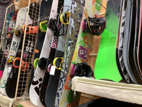 【在庫紹介】オンライン購入可能！近日入荷のスノーボード用品をご紹介！