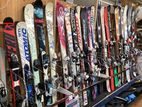 ウィンターコーナーが完成しました♪ スキー・スノボの準備は岩槻店へ
