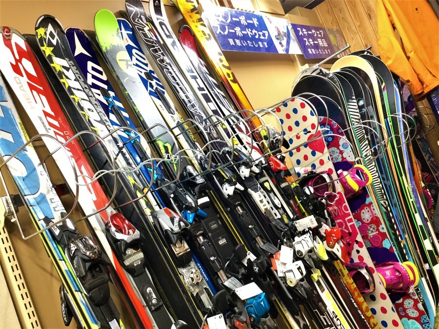 スポーツ用品のスキー
