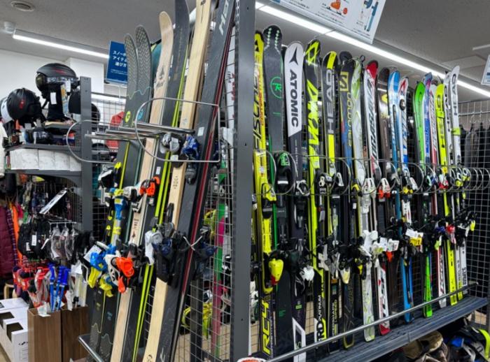 スキー・スノーボード用品は季節を問わず年中お取り扱い！
