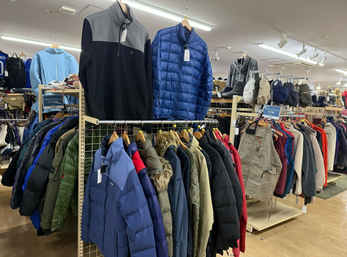 豊富なアウトドアブランドウェアコーナー!