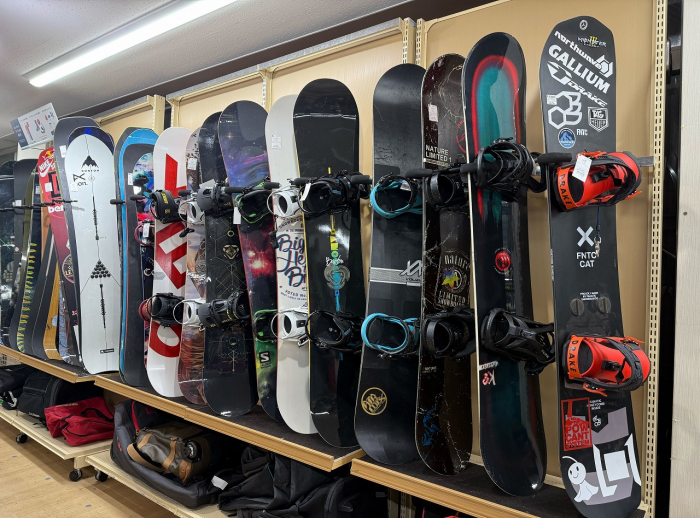 スキー・スノーボード用品は1年中買取しています!