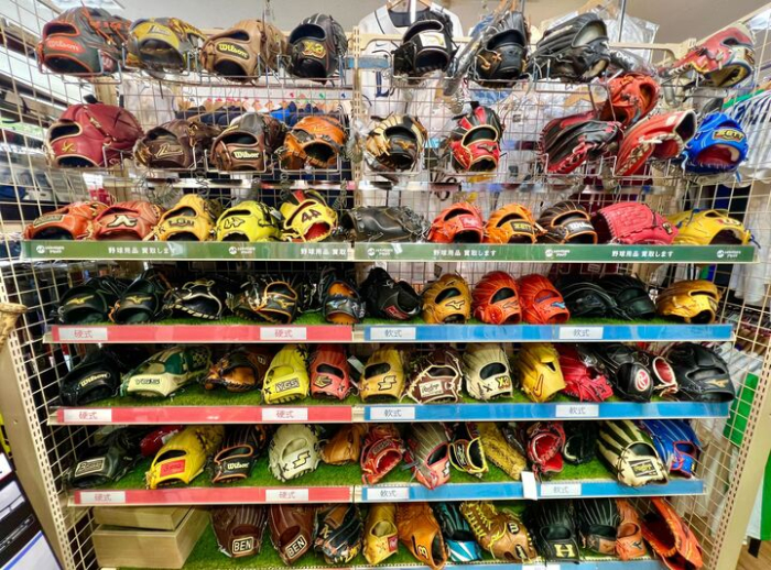 野球グローブ・バット・プロ野球応援グッズの取り扱いも充実!