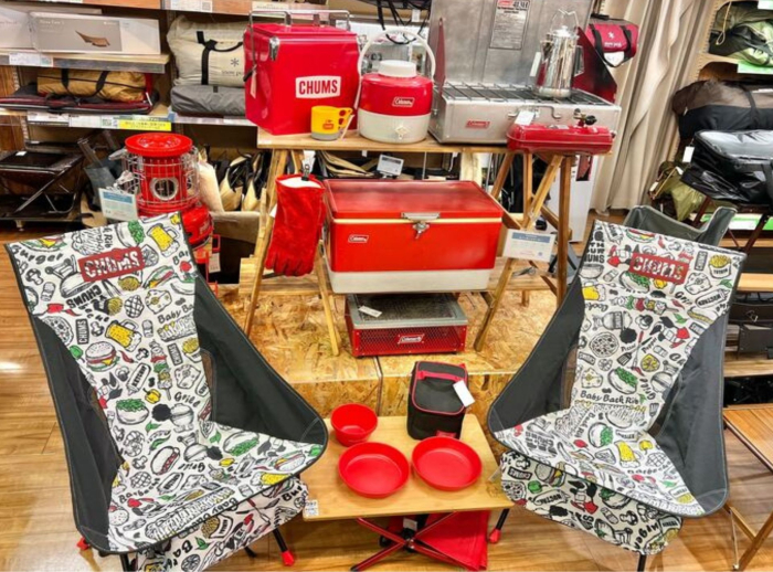 キャンプに必須のテーブルやチェア種類豊富にございます!